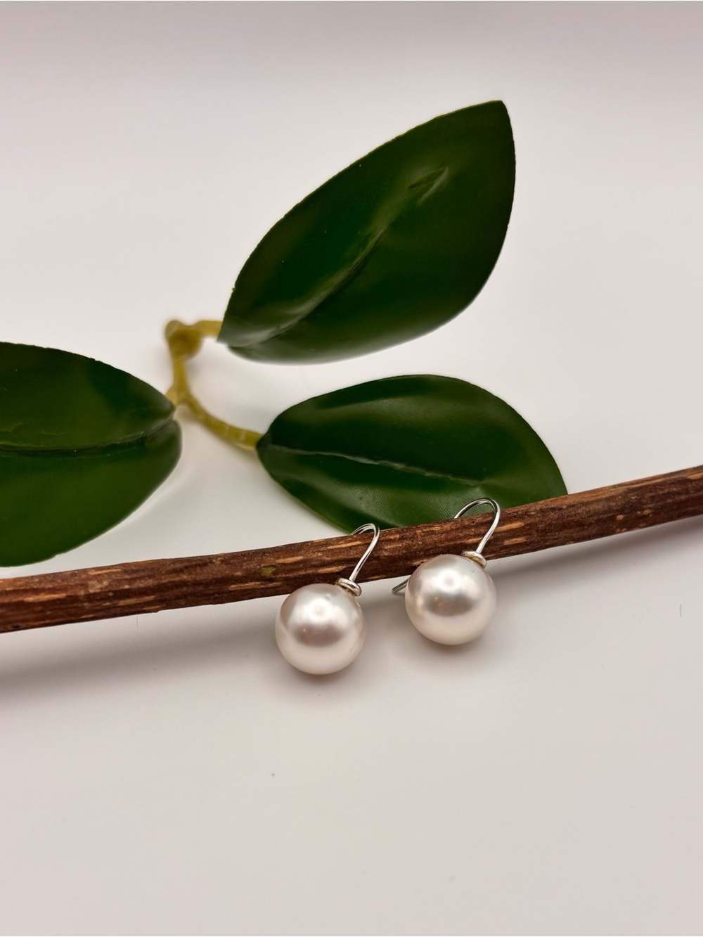 South Sea Pearl Earrings 14 k White Gold 10 mm Round